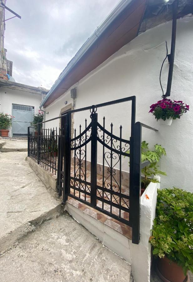 Marko'S House Гірокастра Екстер'єр фото